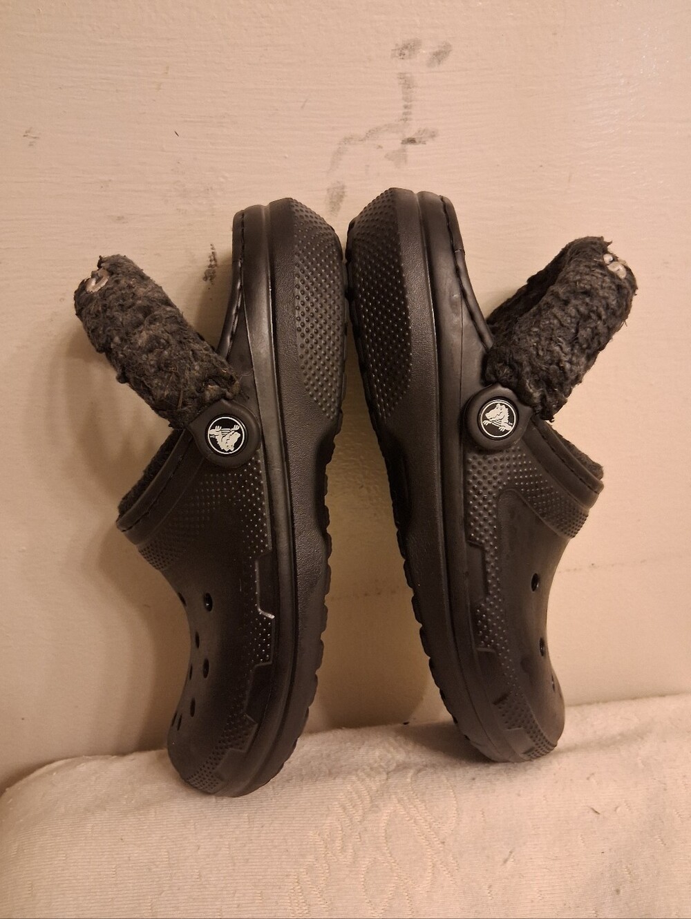 Crocs Womens Classic Lined Clog - Black Size Mens 7, Womens 9 - Picture 3 of 16